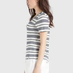 Budget 🔥 Khujo PERGOLA - T-Shirt Basic - Naturweiß-dunkelblau Gestreift, Damen 🎁 -khujo Verkaufsladen b30364dd3df5449d934a28d062eabad6